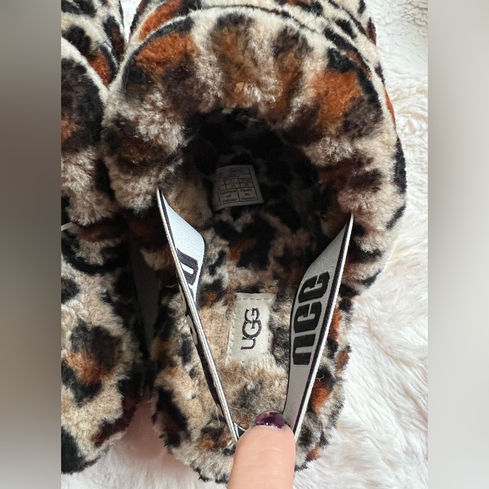 Ugg Leopard Print Slippers - Picture 11 of 13